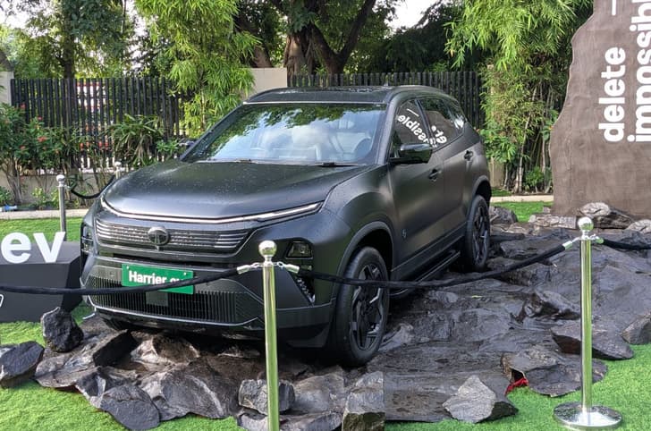 Tata Harrier EV Stealth Edition front quarter